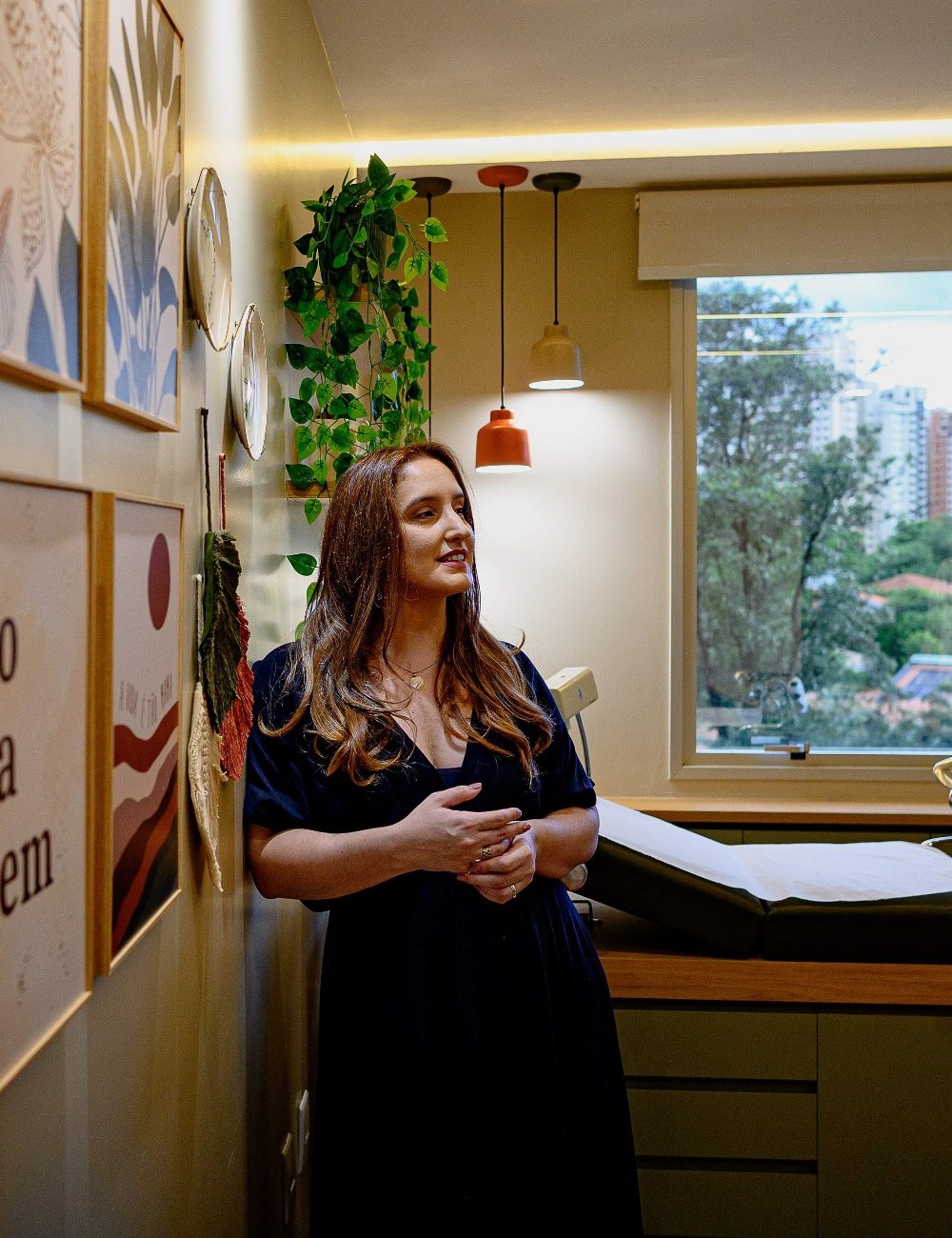 Dra. Claudia Macéa em consultório